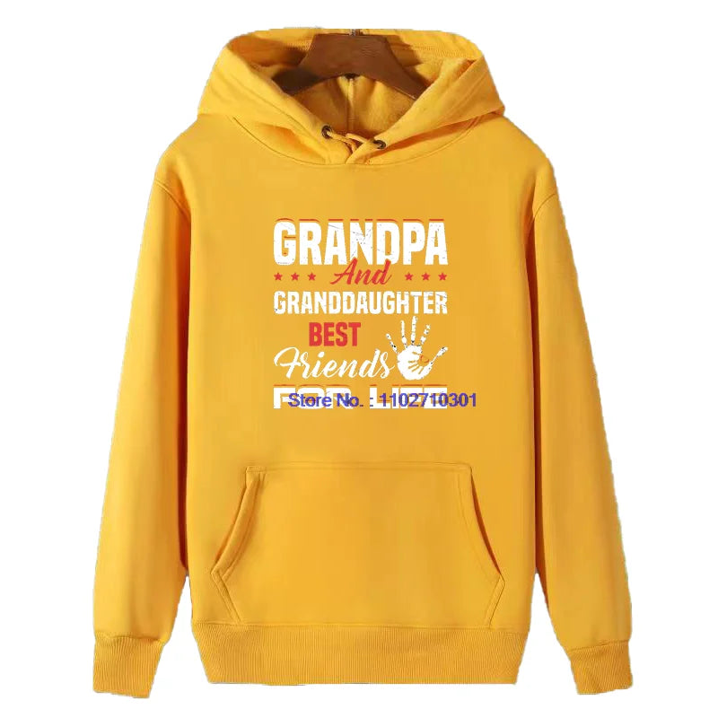 Herren-Wintermode, dicker Kapuzenpullover, Opa und Enkelin, beste Freunde fürs Leben, grafisches Kapuzen-Sweatshirt