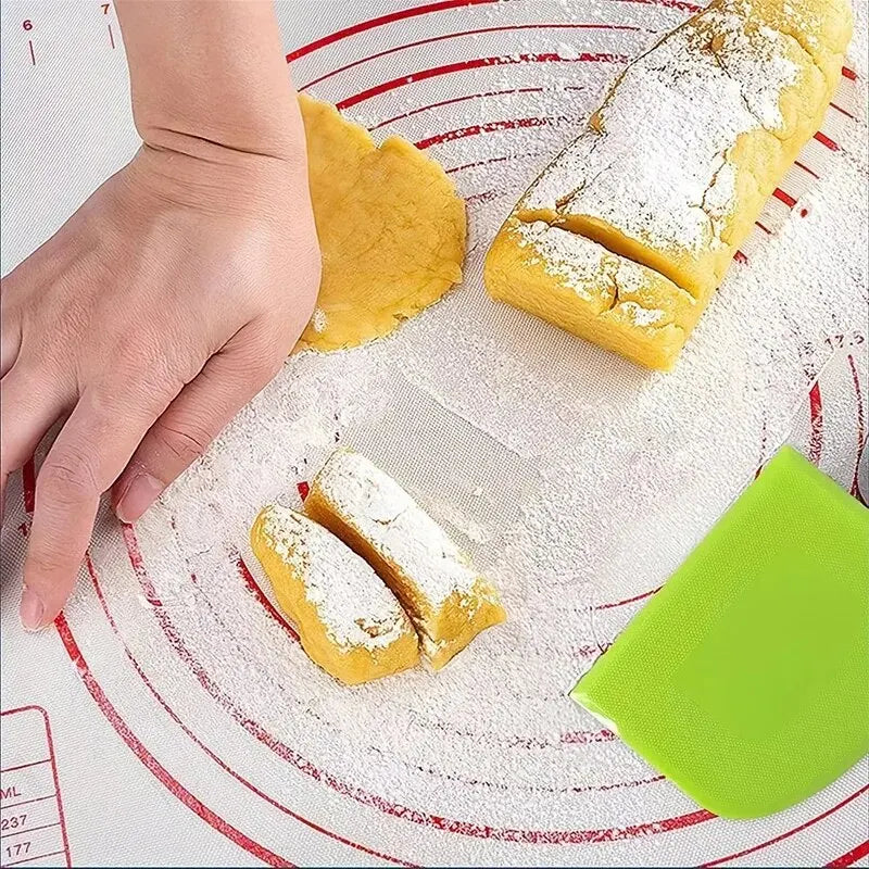 1 Stück Kunststoff-Kuchen-Cremespatel, Teigmesser, Butterschaber mit schlichter glatter Kante, Backwerkzeuge
