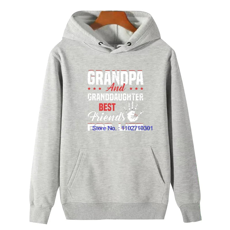 Herren-Wintermode, dicker Kapuzenpullover, Opa und Enkelin, beste Freunde fürs Leben, grafisches Kapuzen-Sweatshirt