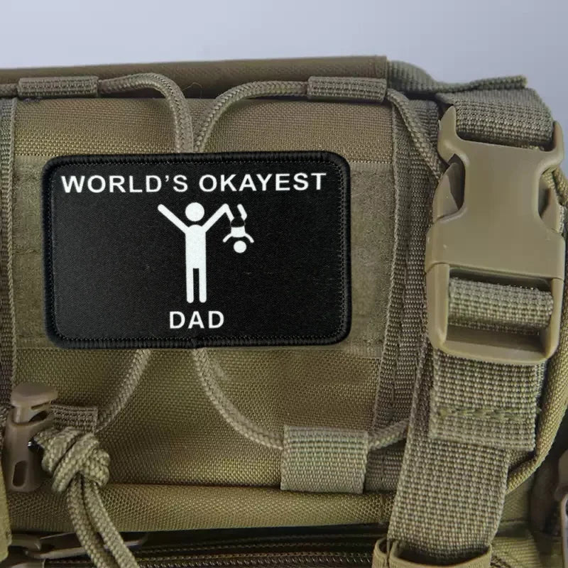 World's Okayest Dad Tactical Moral Badge Patch Print Armband Hook Loop Military Patches Rucksack Kleidung Zubehör Aufkleber