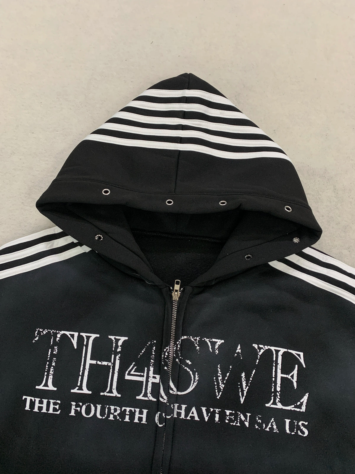 Kurze Kapuzenjacke mit Reißverschluss für Junge Männer, Oversized mit Fallenden Schultern, Gestreiften Ärmeln, Ösen-Taschen, Vintage-Schriftzug, Dunkler Street-Style für Teenager