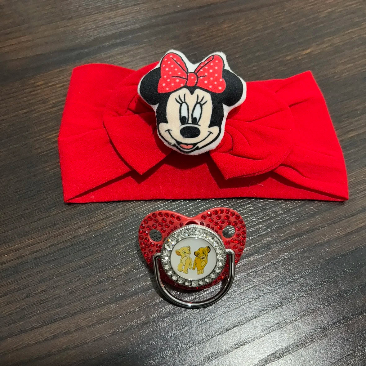 Baby-Schnuller und Stirnband-Set mit Cartoon-Muster, niedliche Baby-Dekoration, Kopfbedeckung, Baby-Stirnband, Geschenk für Babys im Alter von 0 bis 12 Monaten