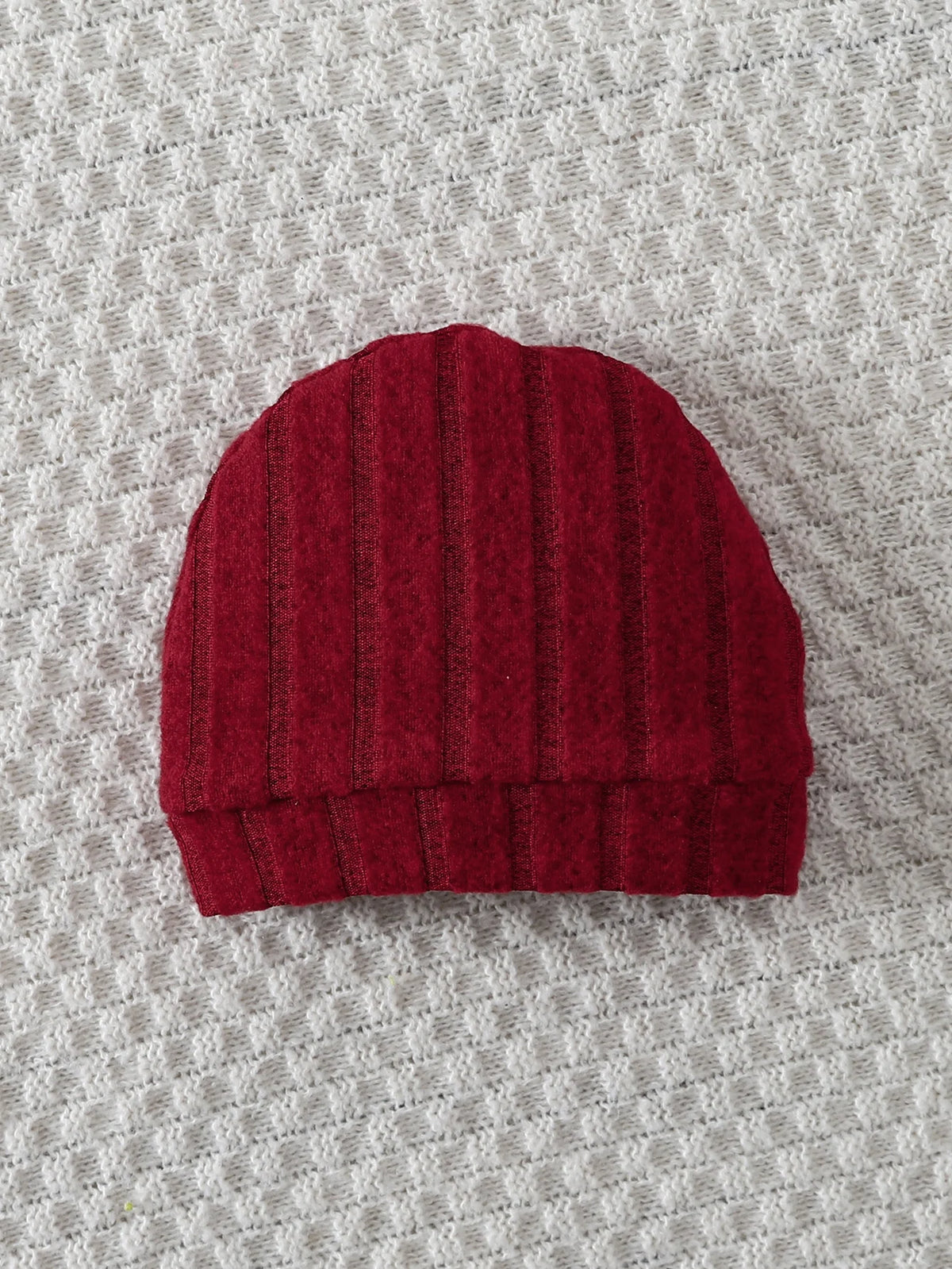 【Baby Junge】Herbst- und Winter-Strampler in Rot mit Knöpfen vorne und niedlichem Bärenabzeichen auf der Brust + Set mit roter Mütze mit einem W
