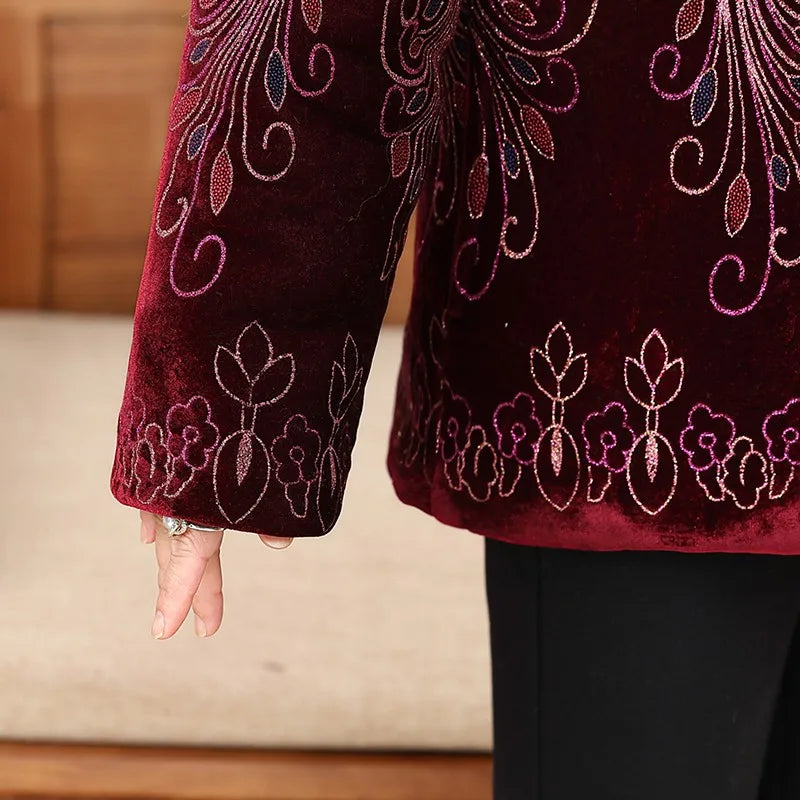 Winter-Damenjacke mit Baumwollpolsterung, 50 bis 80 Jahre alt, Oma-Mantel, dicker Samt, warm, mittleres Alter, Mutterpositionierung, Blumenparka