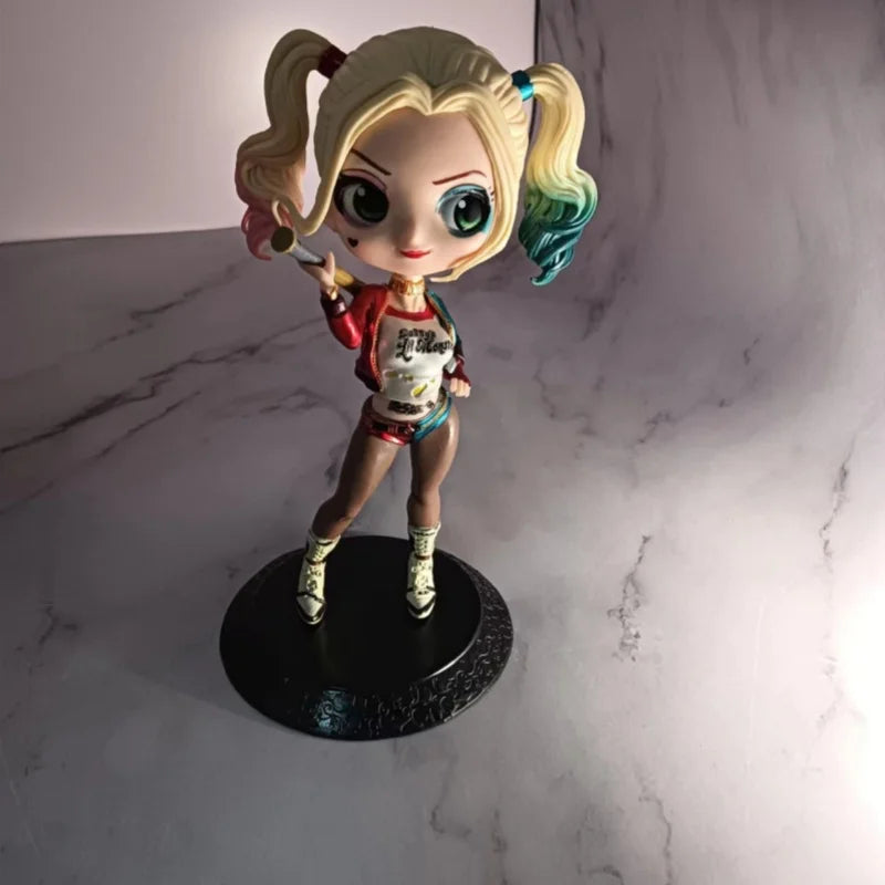 2025 NEUE Qposket Wonder Woman Harley Quinn Clown Action Puppe Modell Spielzeug Kuchen Dekoration Serie Freunde Geburtstag Geschenk