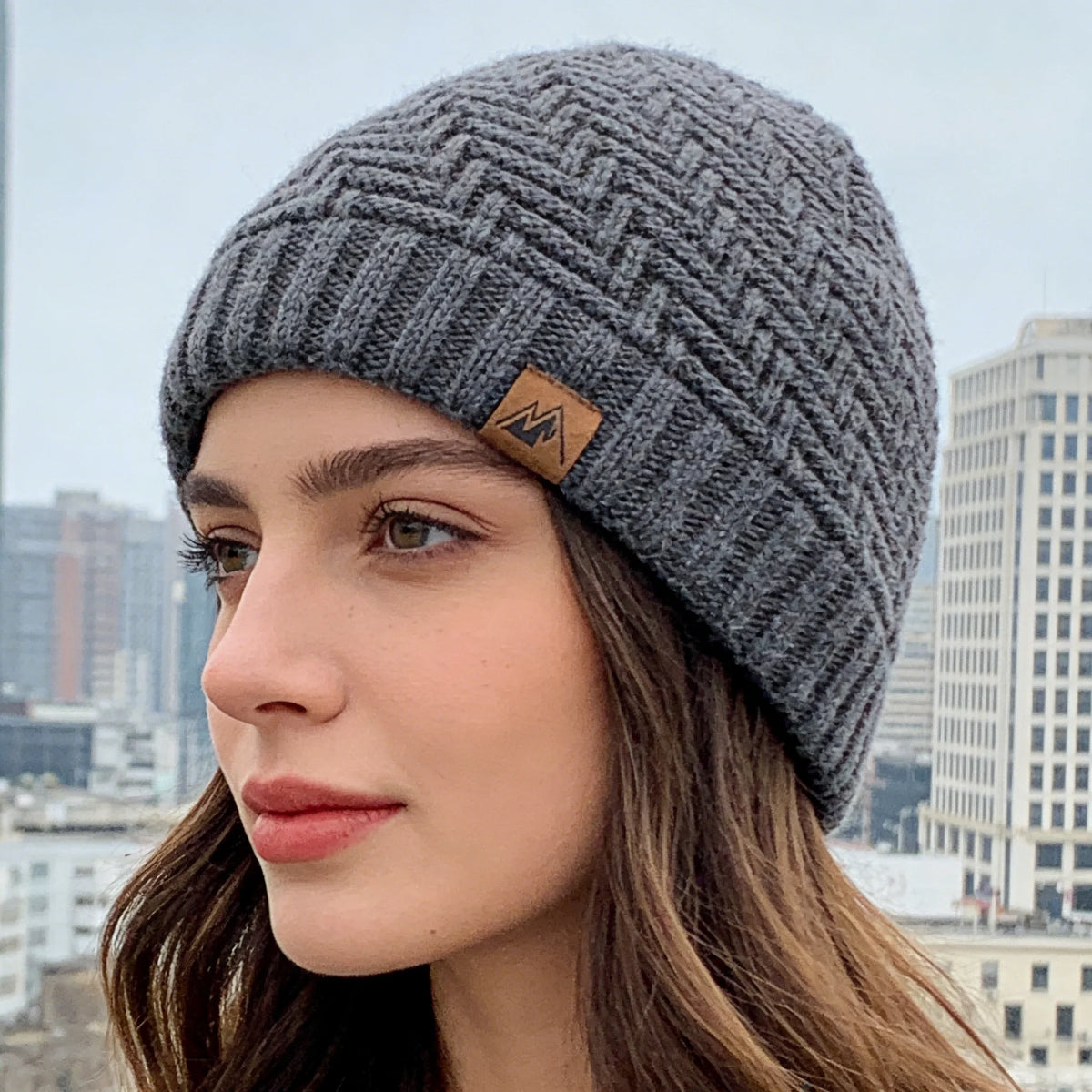 Unisex Peak Labal Wintermützen, modische Strickmützen für Männer und Frauen, Beanie-Mütze, Outdoor-Plüschfell, gefüttert, warme Sportmützen