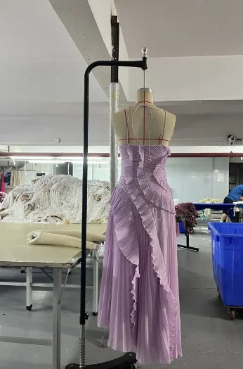 Elegantes lila Neckholder-Abschlussballkleid in A-Linie mit Rüschen, gestuft, rückenfrei, Partykleid, Sommerurlaub, Chiffon, langes Abendkleid